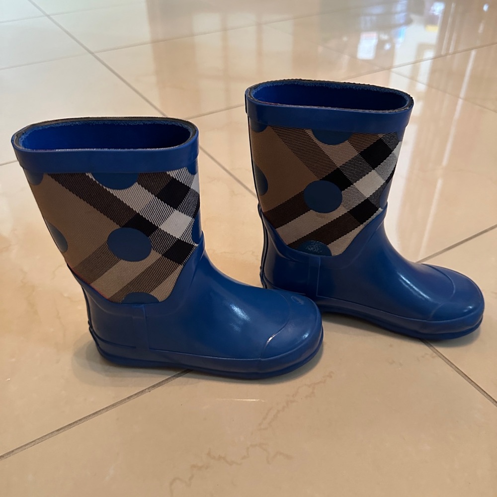 Burberry pok a dot rain boots